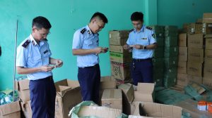 Lực lượng Quản lý thị trường tỉnh Bắc Ninh tại hiện trường kiểm tra